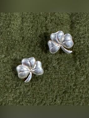 Signed Kit Heath Sterling Silver Shamrock Stud Earrings - English Silversmith